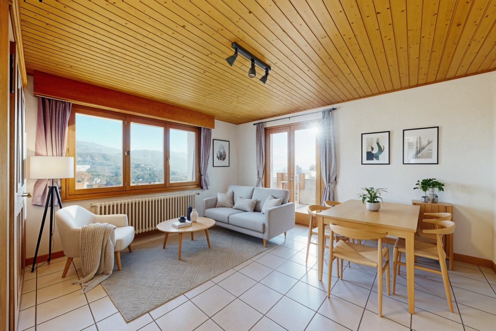 salon / salle à manger avec inside property, plafond en bois, wood ceiling, radiateur, et lumière naturelle