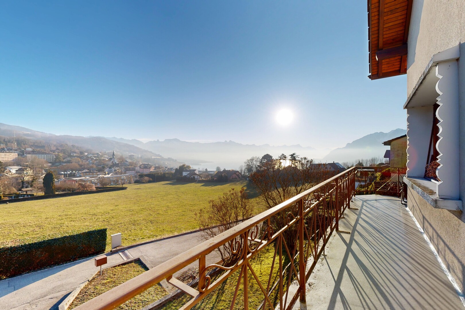 balcon avec mountain view, vue sur la montagne, from property, day time, et balcon