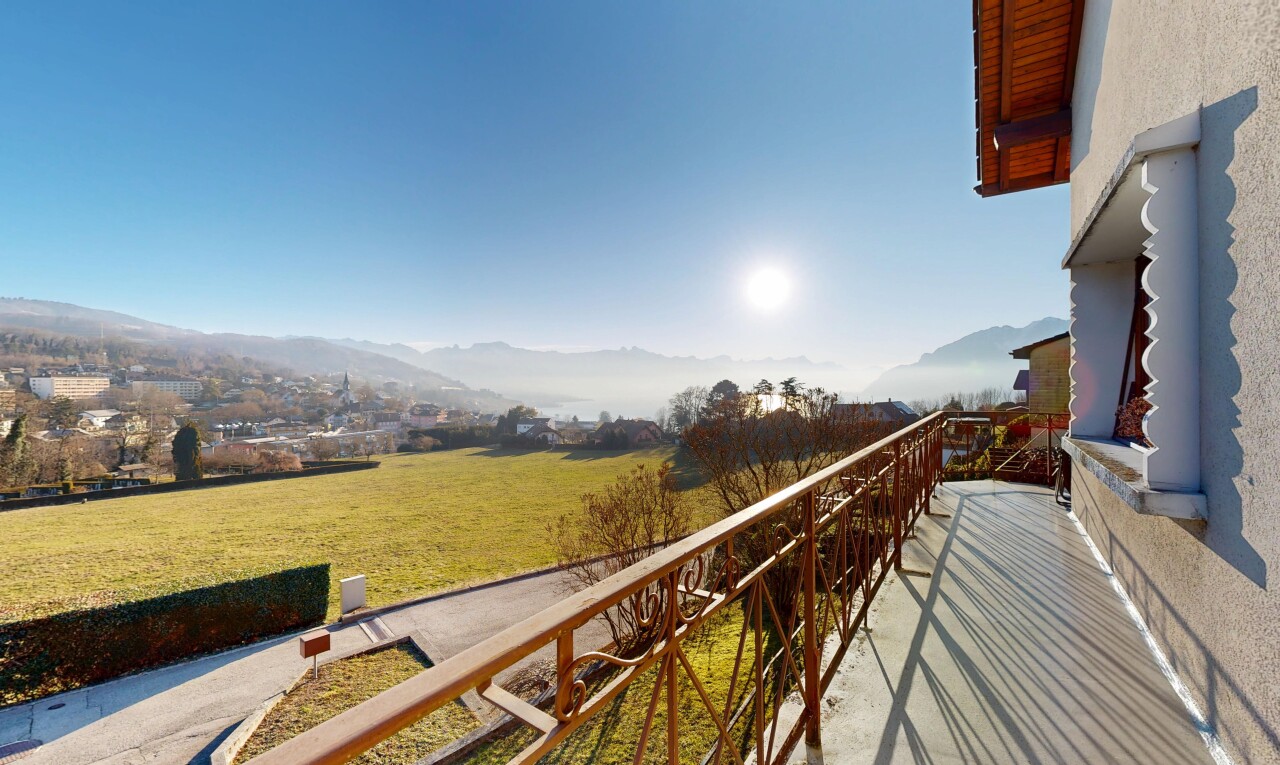 balcon avec mountain view, vue sur la montagne, from property, day time, et balcon