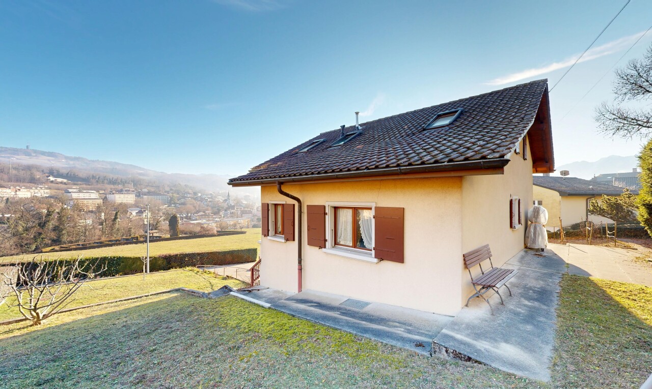 façade avec pelouse, from property, bardage en stuc, day time, et toit en tuiles