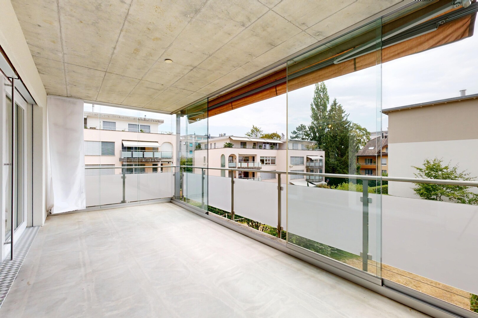 terrasse mit view focus, apartment complex view, und from property