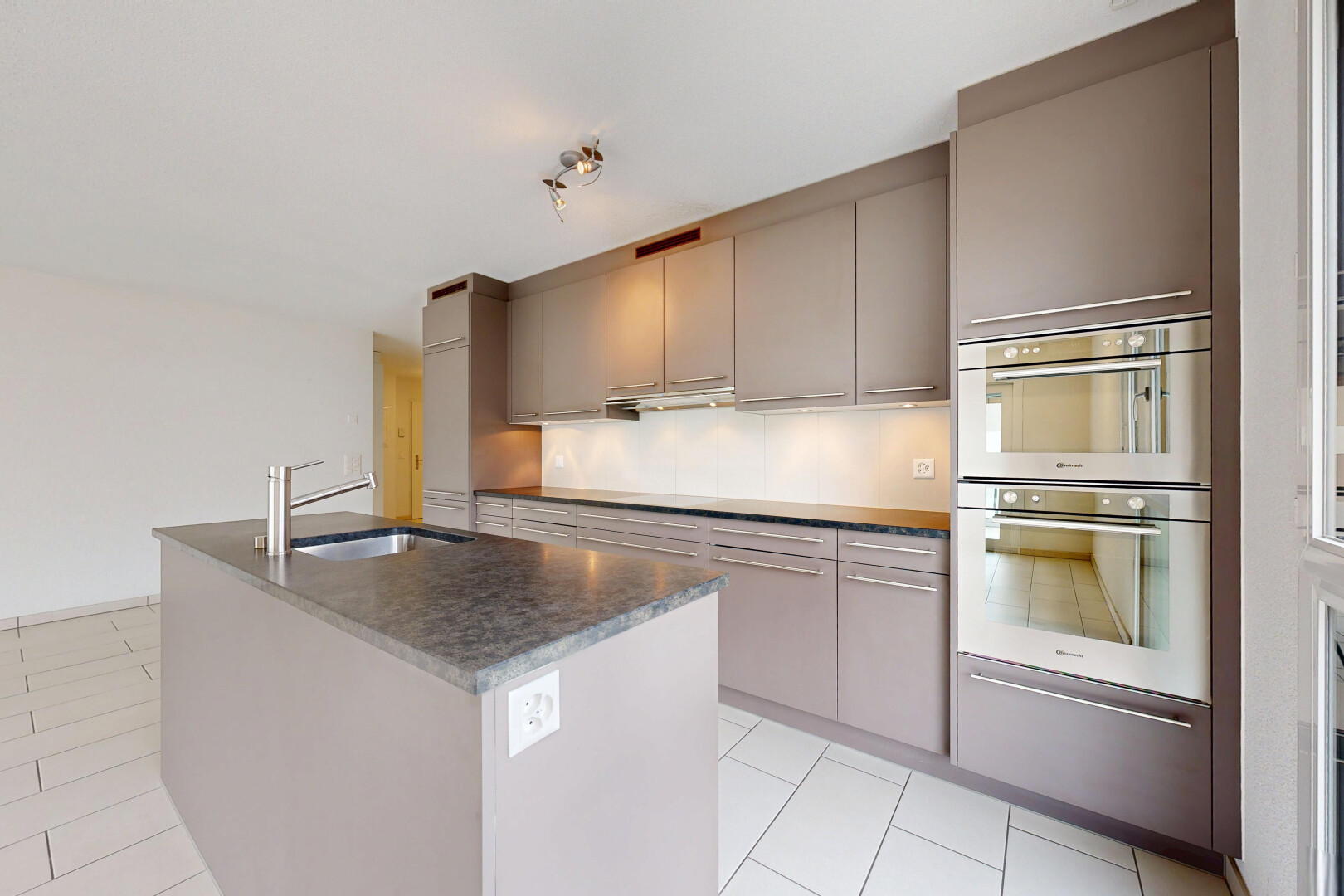 küche mit graue schränke, gray cabinets, dark countertops, light floor, und kücheninsel