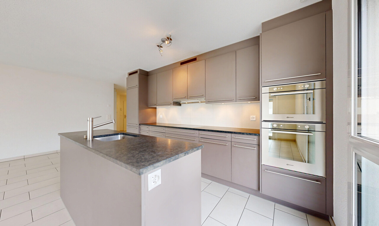 küche mit graue schränke, gray cabinets, dark countertops, light floor, und kücheninsel