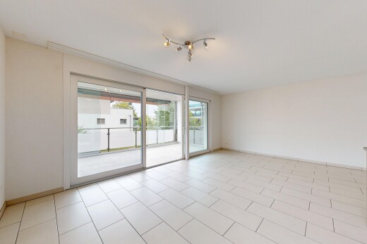 leerer raum mit deckenbeleuchtung, gipskartonwand, drywall, light floor, und sockelleisten
