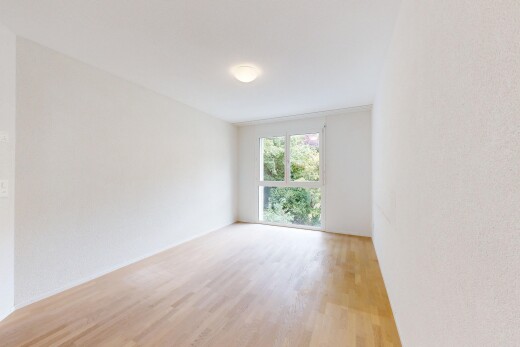 leerer raum mit wood finish floor, holzfußboden, natürliches licht, und inside property