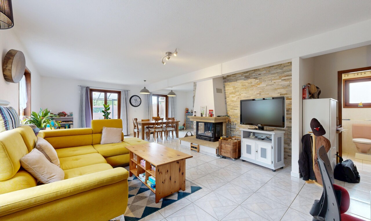 living room featuring light tile patterned flooring