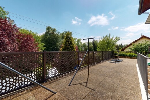terrasse avec from property, day time, power lines view, et clôture