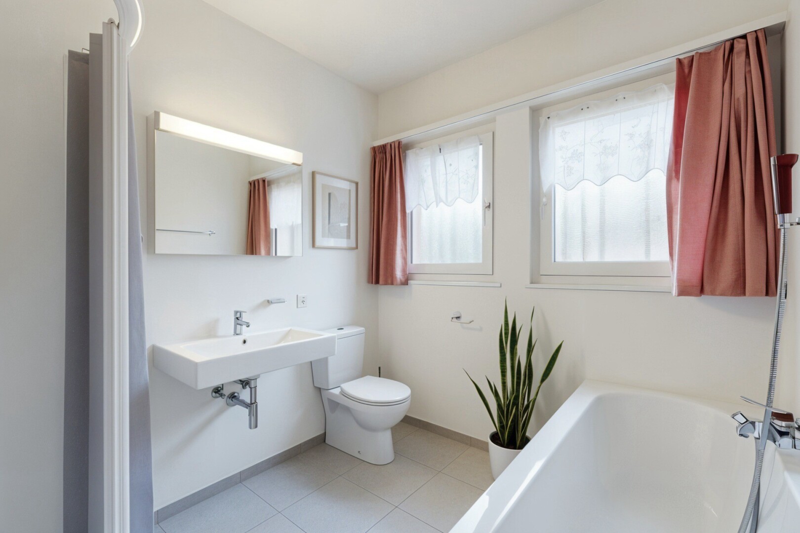 salle de bains avec salle de bain complète, toilette, bain, miroir, et inside property