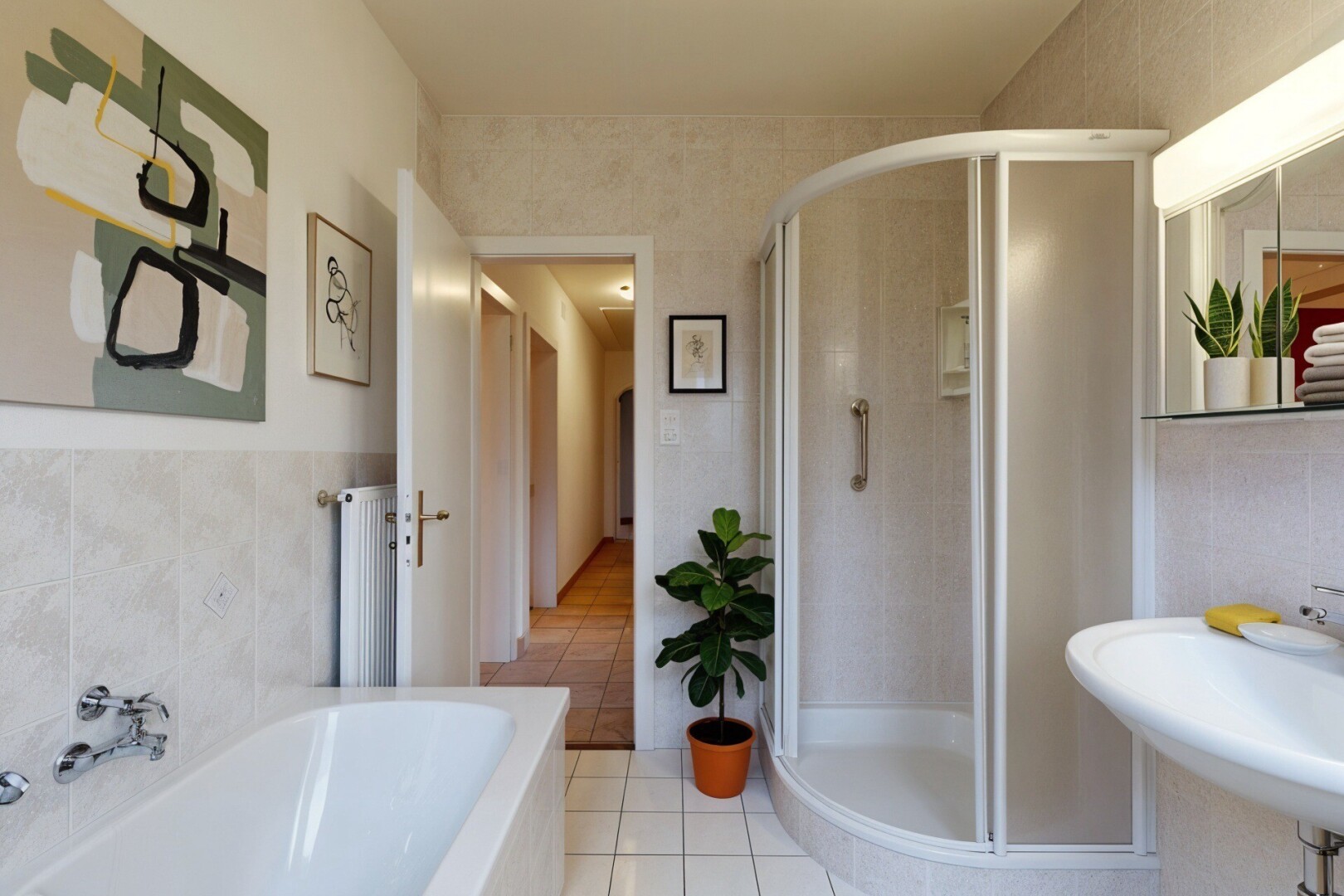 salle de bains avec tile wall, mur en carrelage, salle de bain complète, douche, et inside property