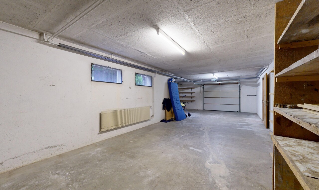 parking avec inside property
