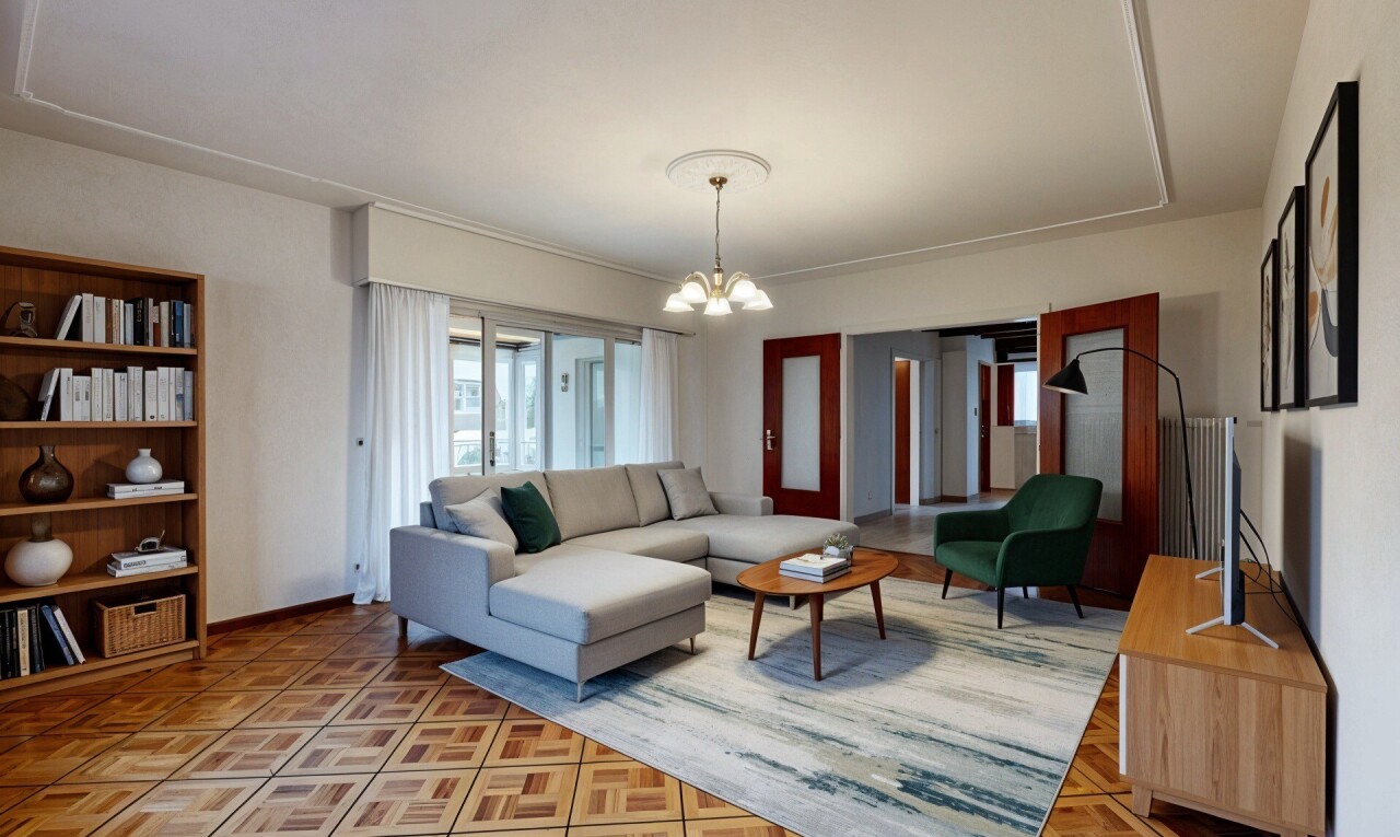pièce vide avec lustre remarquable, inside property, radiateur, cloison sèche, et drywall