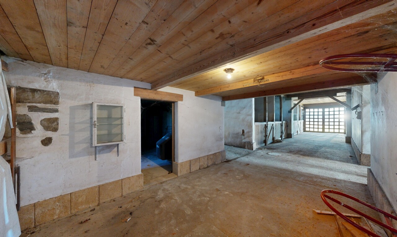espace intérieur avec inside property, wood ceiling, concrete floor, et unfinished concrete floor