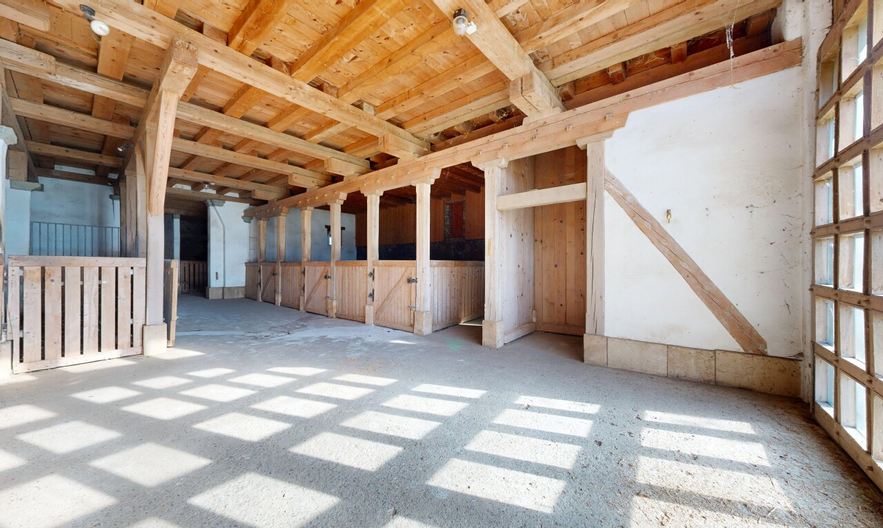 pièce vide avec inside property et unfinished floor