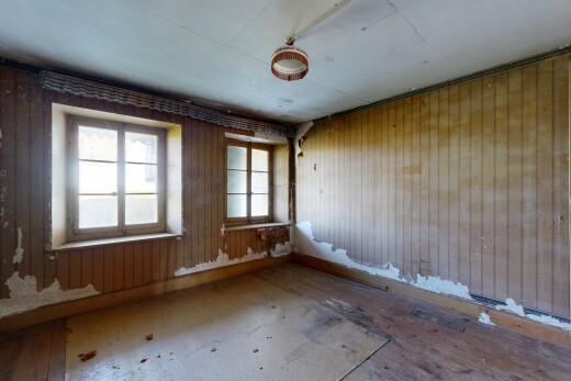 pièce vide avec wood wall, mur en bois, natural light, lumière naturelle, et inside property