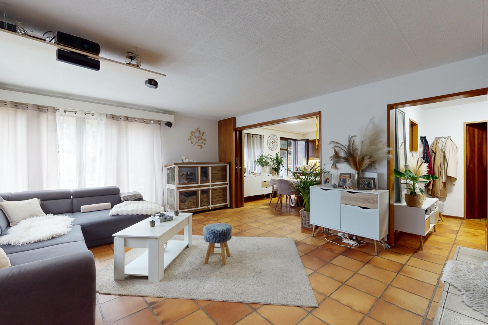 wohnzimmer mit natürliches licht