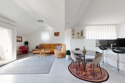 salon / salle à manger avec inside property, cloison sèche, drywall, lumière naturelle, et natural light