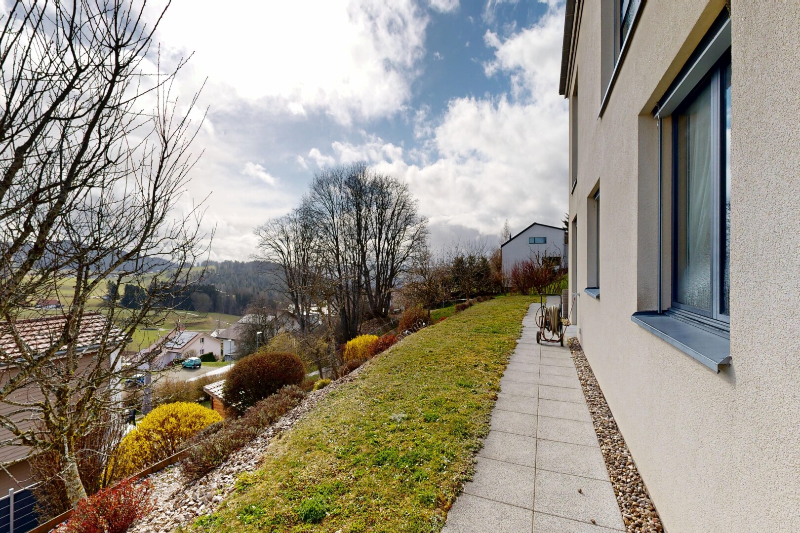 jardin avec from property, pelouse, et day time
