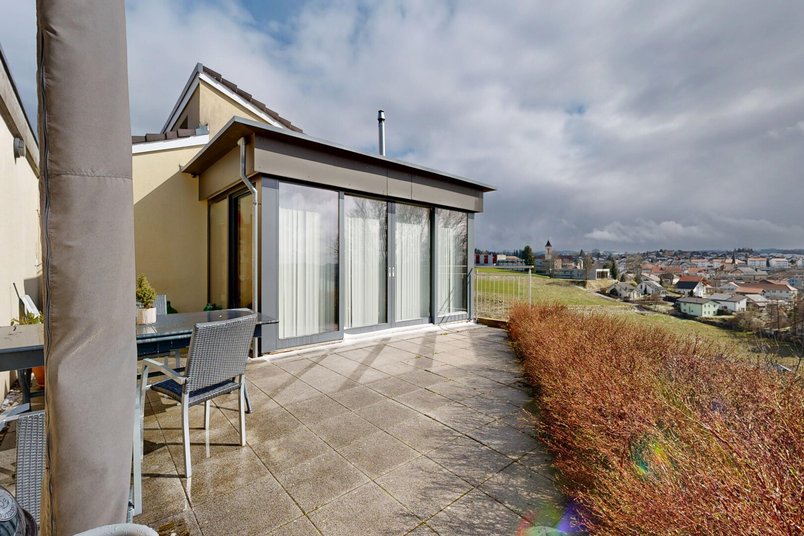 terrasse avec from property, coin repas extérieur, et terrasse