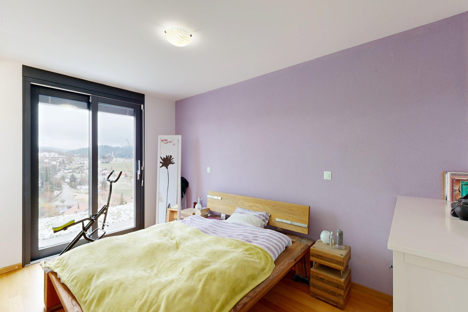 chambre avec inside property, accès à l'extérieur, wood finish floor, sol en finition bois, et natural light