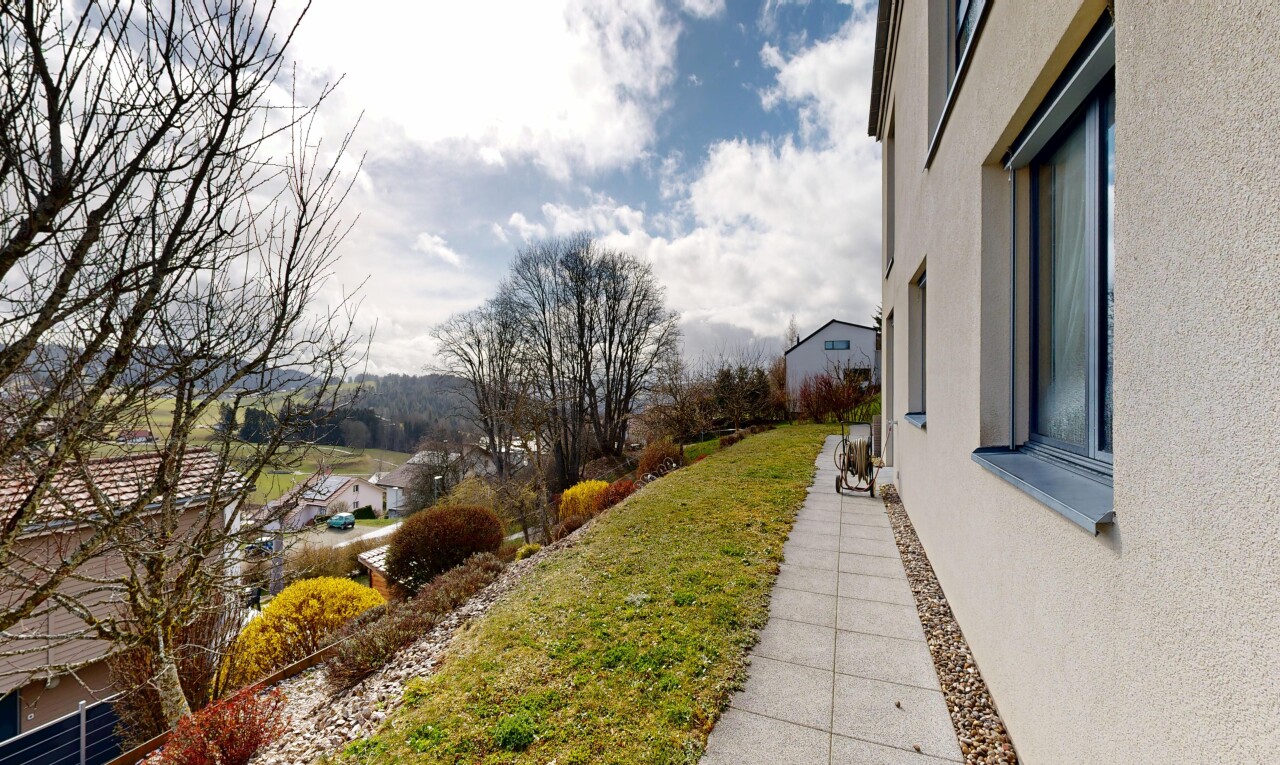 jardin avec from property, pelouse, et day time