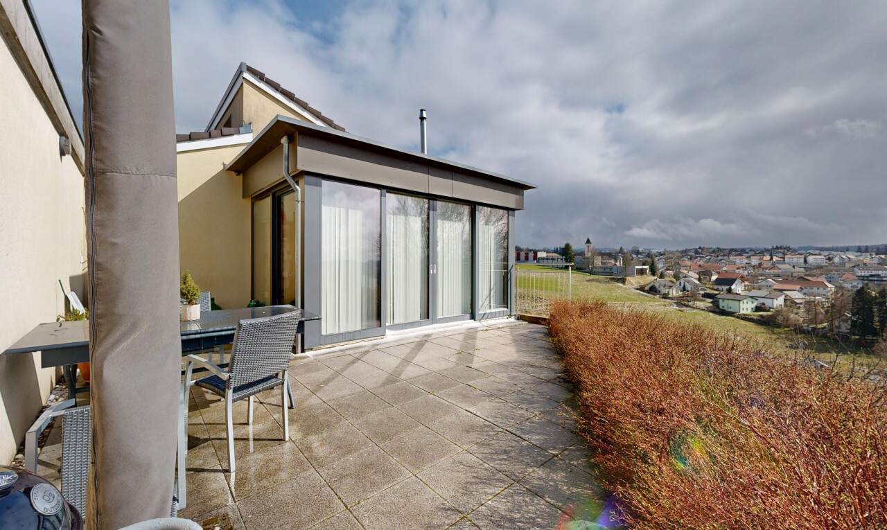 terrasse avec from property, coin repas extérieur, et terrasse