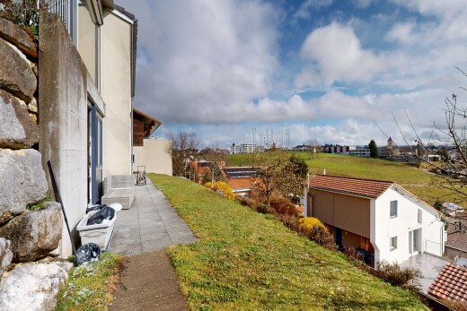 garten mit day time, rasen, und terrasse