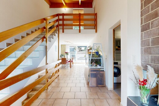treppe mit treppen, tumbler, gipskartonwand, drywall, und inside property
