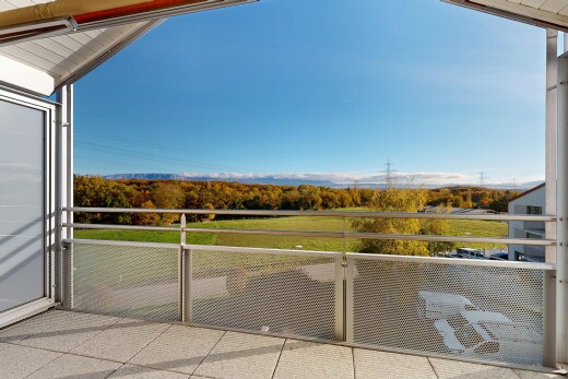 balkon mit balkon, day time, from property, power lines view, und waldblick
