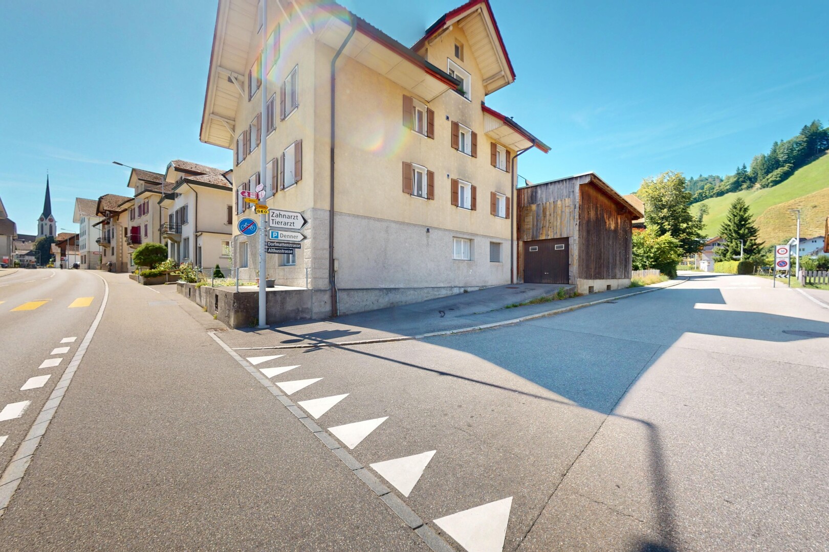 extérieur du bâtiment avec day time, vue résidentielle, et residential view