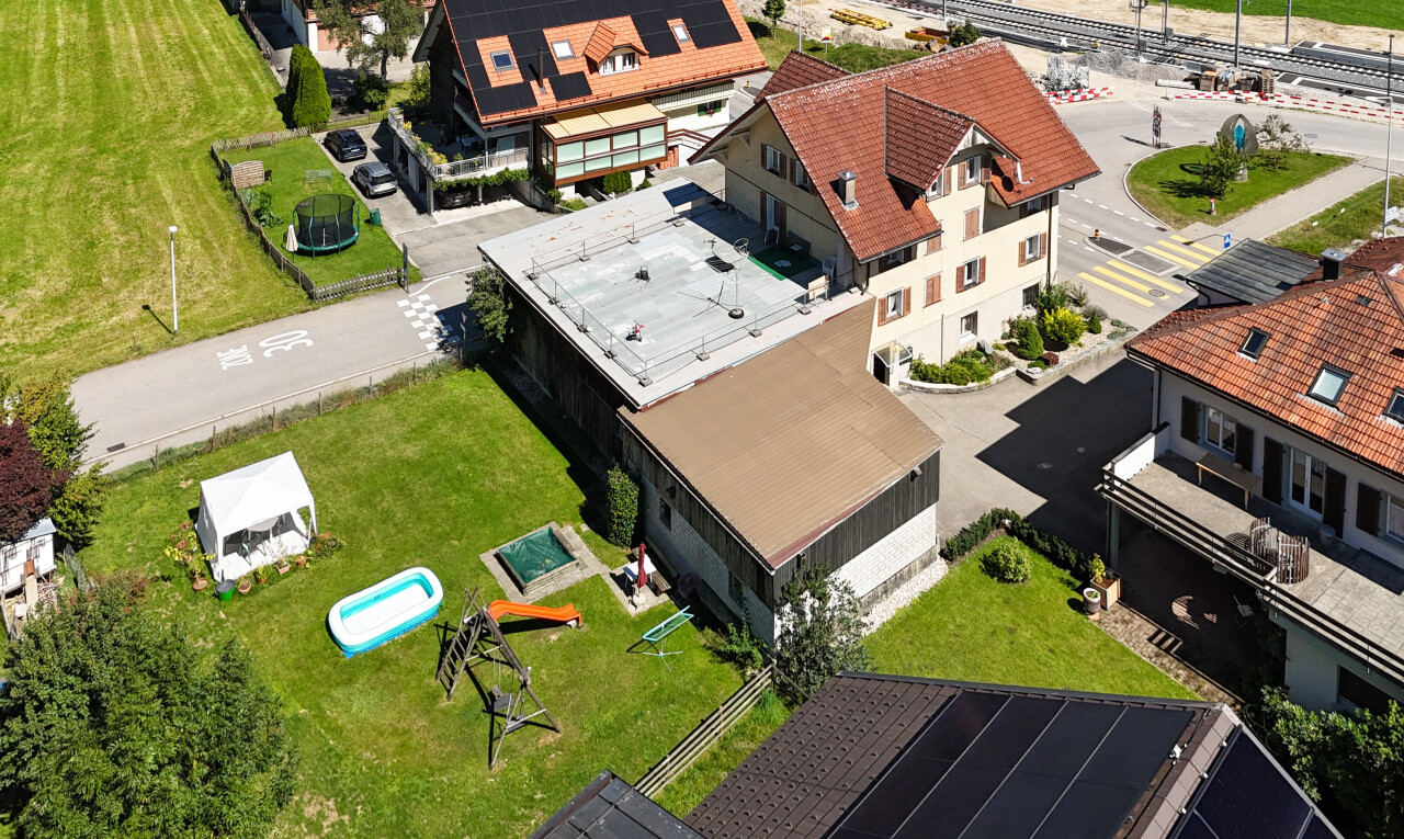 façade avec aerial view et pelouse