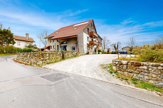 außenansicht mit auffahrt