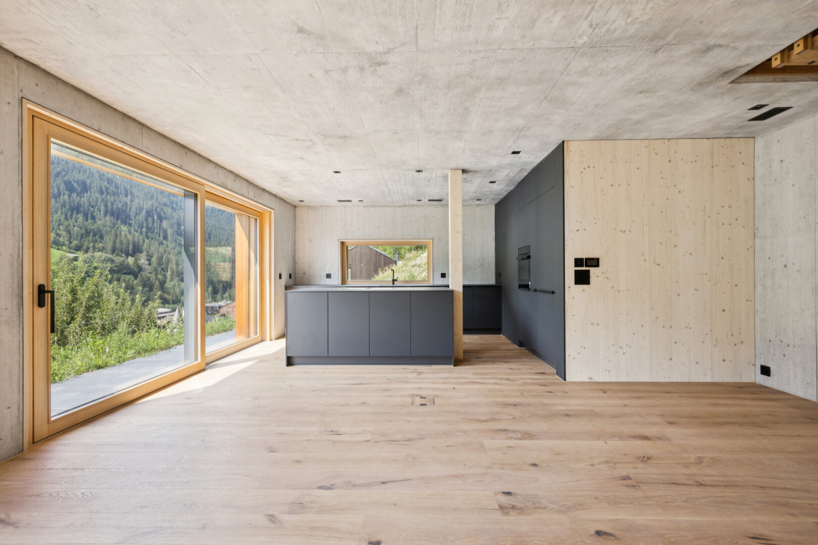 küche mit wood finish floor, holzfußboden, concrete ceiling, betondecke, und inside property