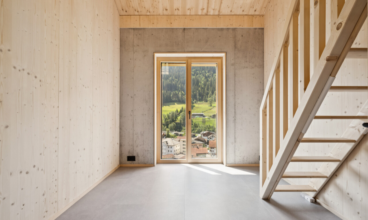 treppe mit treppen, inside property, holzdecke, und wood ceiling