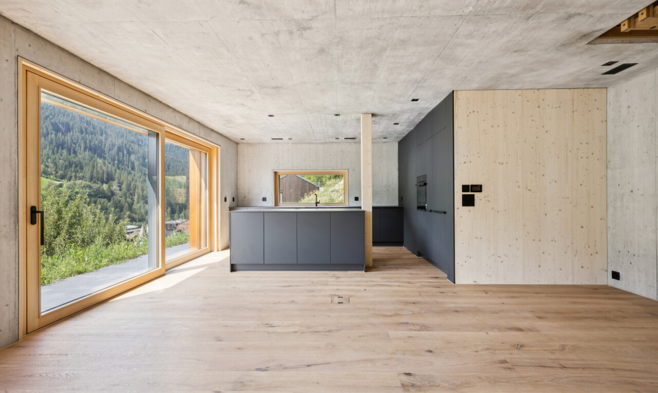 küche mit wood finish floor, holzfußboden, concrete ceiling, betondecke, und inside property