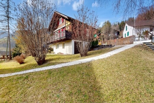 außenansicht mit rasen, day time, und balkon