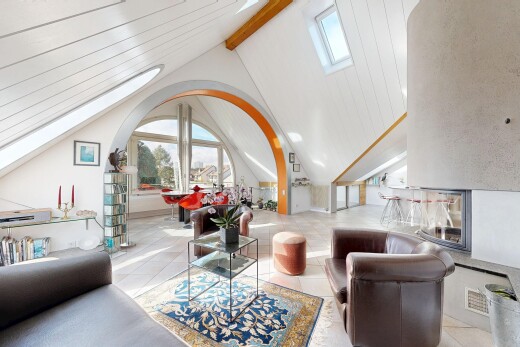 wohnzimmer mit beamed ceiling, balkendecke, vaulted ceiling, dachschräge, und natural light