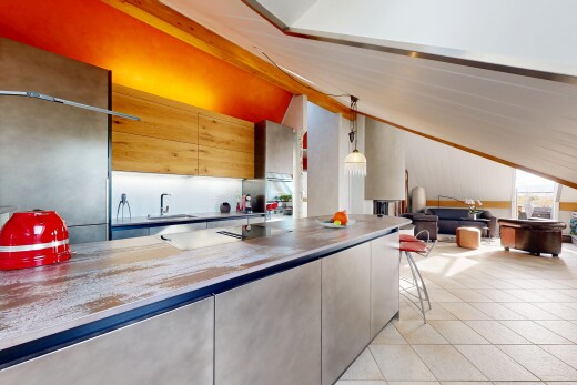 küche mit pendelleuchte, tile floor, fliesenboden, inside property, und öffnet sich zum wohnraum