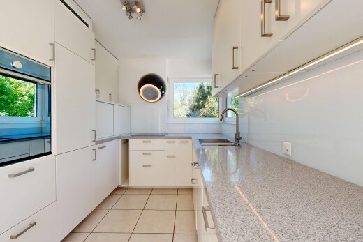 küche mit light floor, white cabinets, weiße schränke, ofen, und light countertops