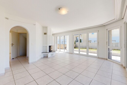 wohnzimmer mit light floor, drywall, gipskartonwand, baseboards wall, und sockelleisten