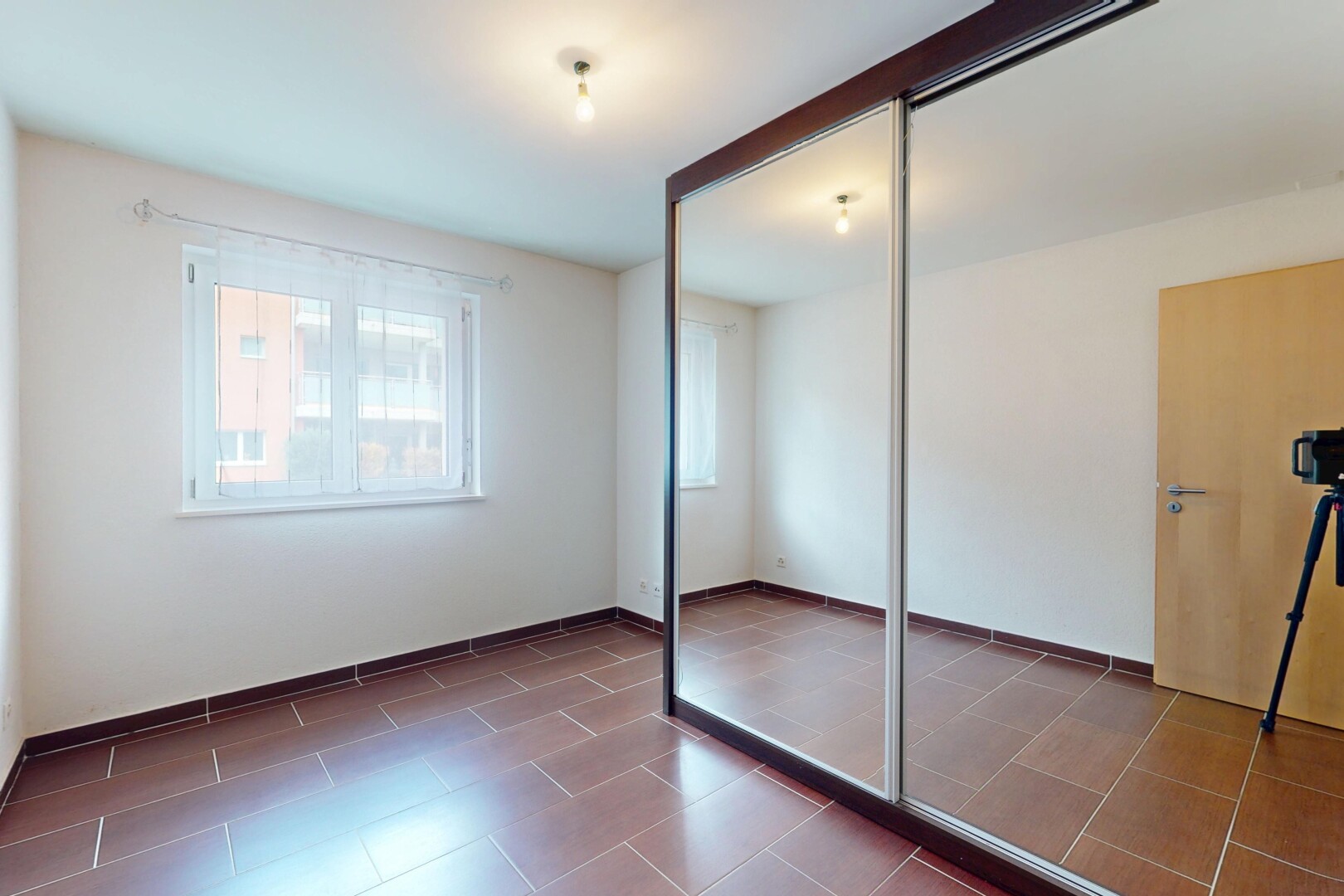 chambre avec lumière naturelle, natural light, cloison sèche, drywall, et inside property