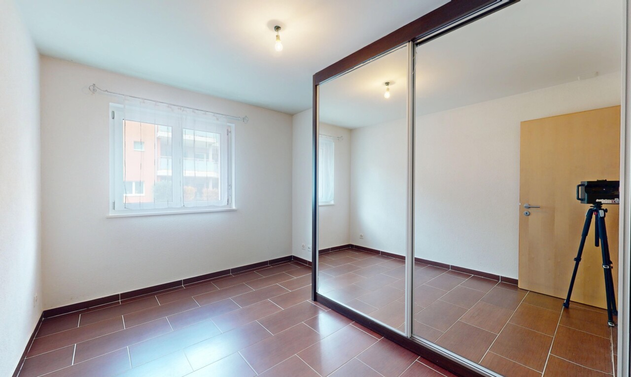 chambre avec lumière naturelle, natural light, cloison sèche, drywall, et inside property