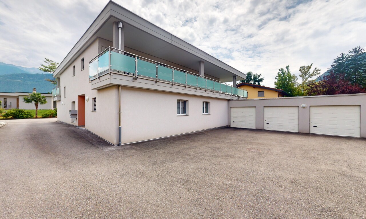 terrasse avec balcon et property visible
