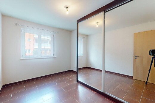 chambre avec lumière naturelle, natural light, cloison sèche, drywall, et inside property