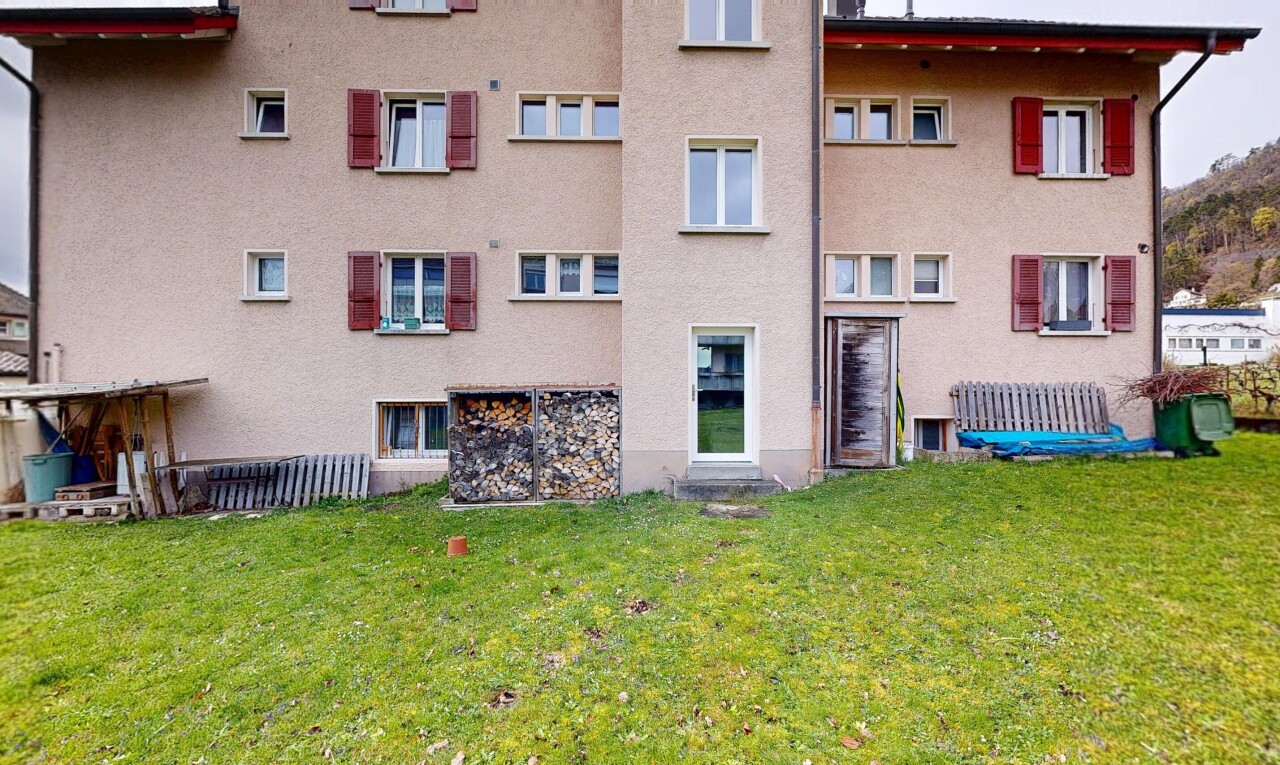 view of apartment building / complex