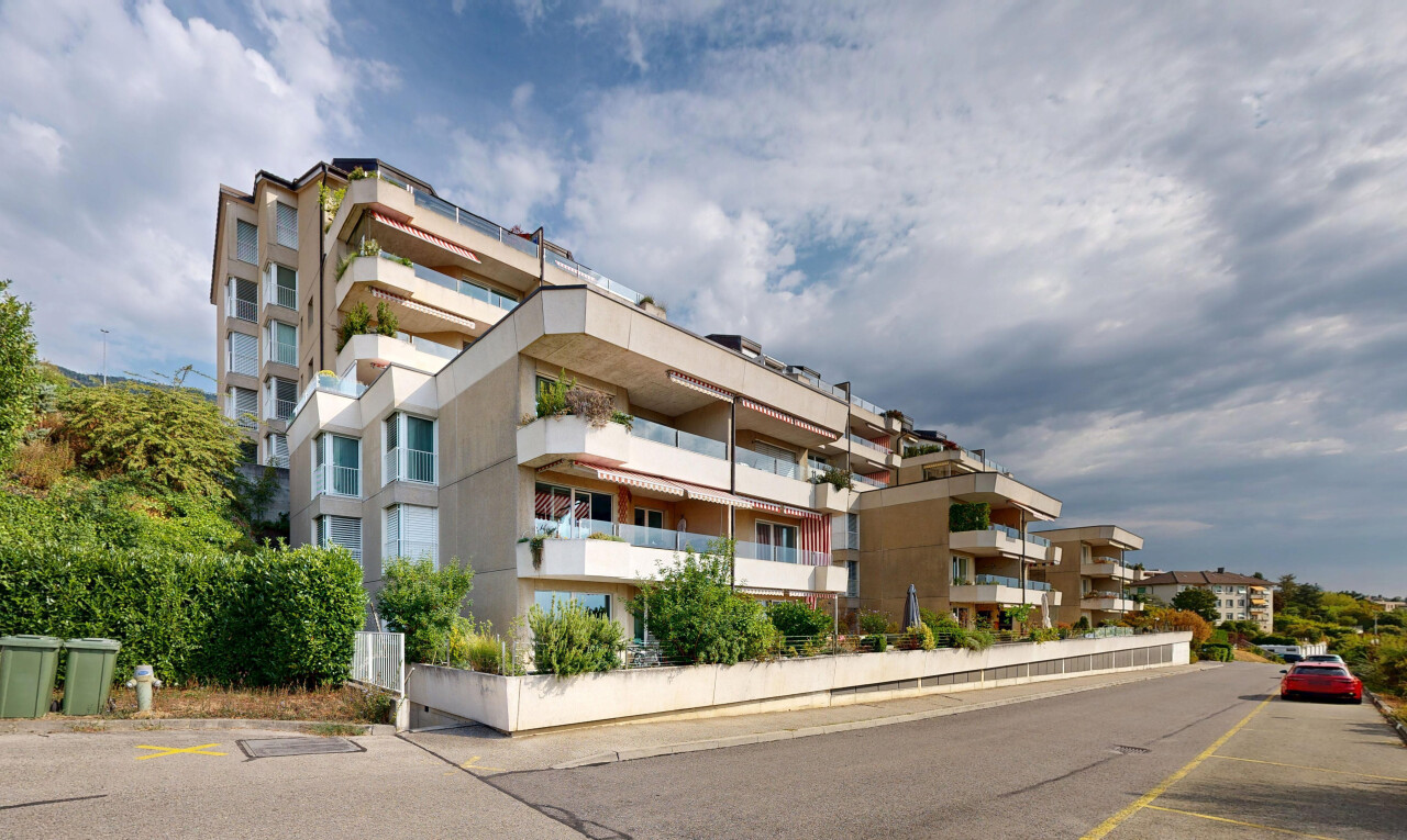 extérieur du bâtiment avec apartment complex view, vue sur le complexe d'appartements, et from community