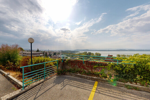 terrasse avec éclairage public, water view, et vue sur l'eau