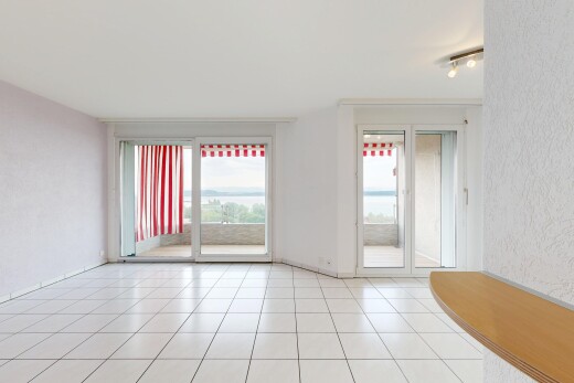 pièce vide avec éclairage sur rail, inside property, light floor, mur texturé, et textured wall