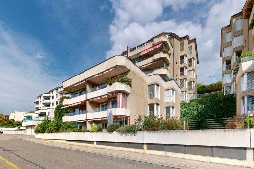extérieur du bâtiment avec apartment complex view, vue sur le complexe d'appartements, et day time