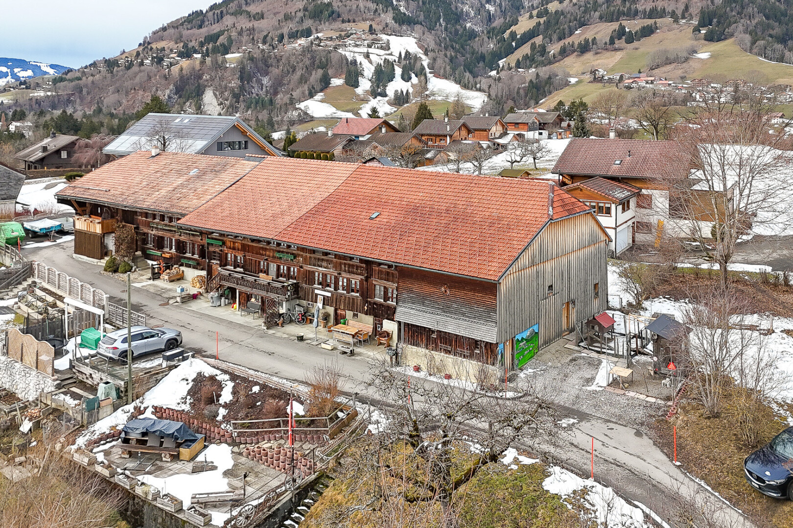 façade avec drone view, snow, vue sur la montagne, mountain view, et bardage vertical