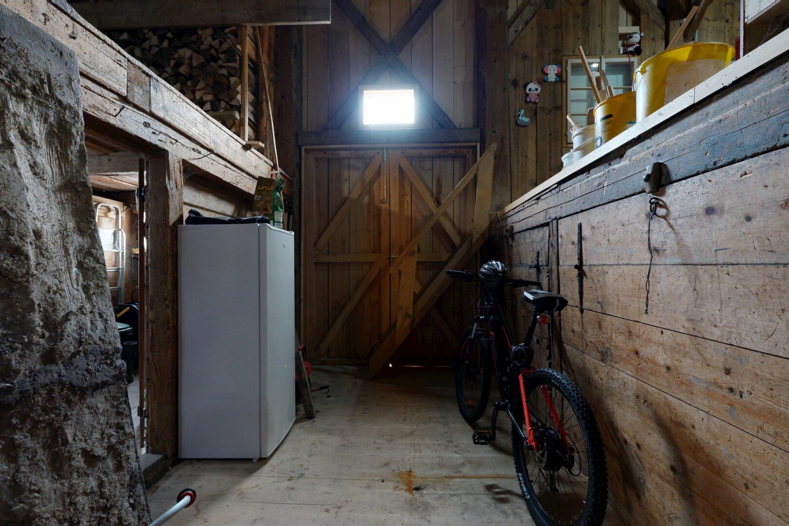 espace intérieur avec wood wall